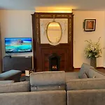 Botanique Suites Airbnb, Antwerp