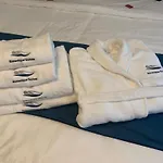 Botanique Suites Airbnb, Antwerp